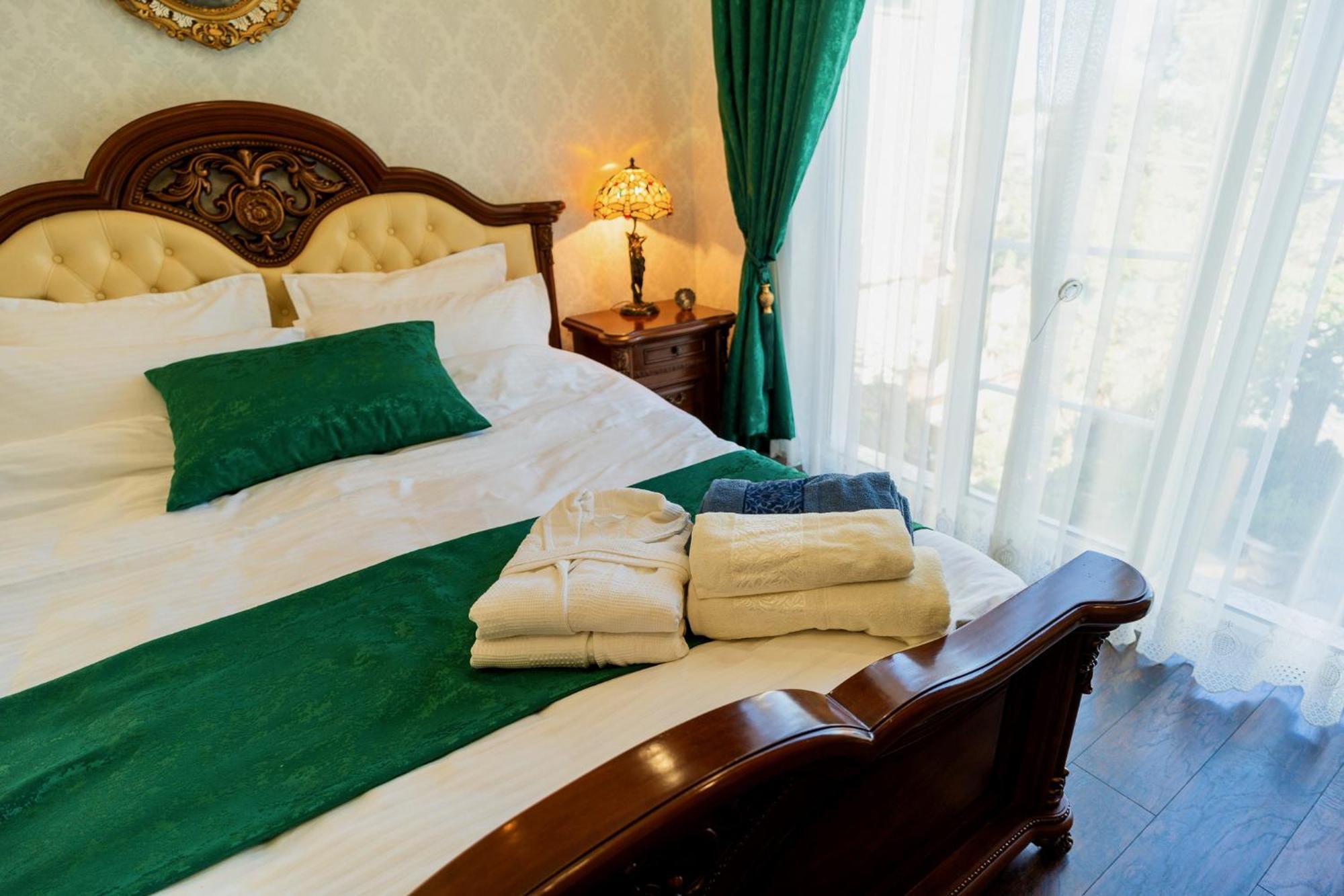 Luxurious Villa With Lush Garden And Huge Terrace Near Herastrau Park Bucharest Luaran gambar