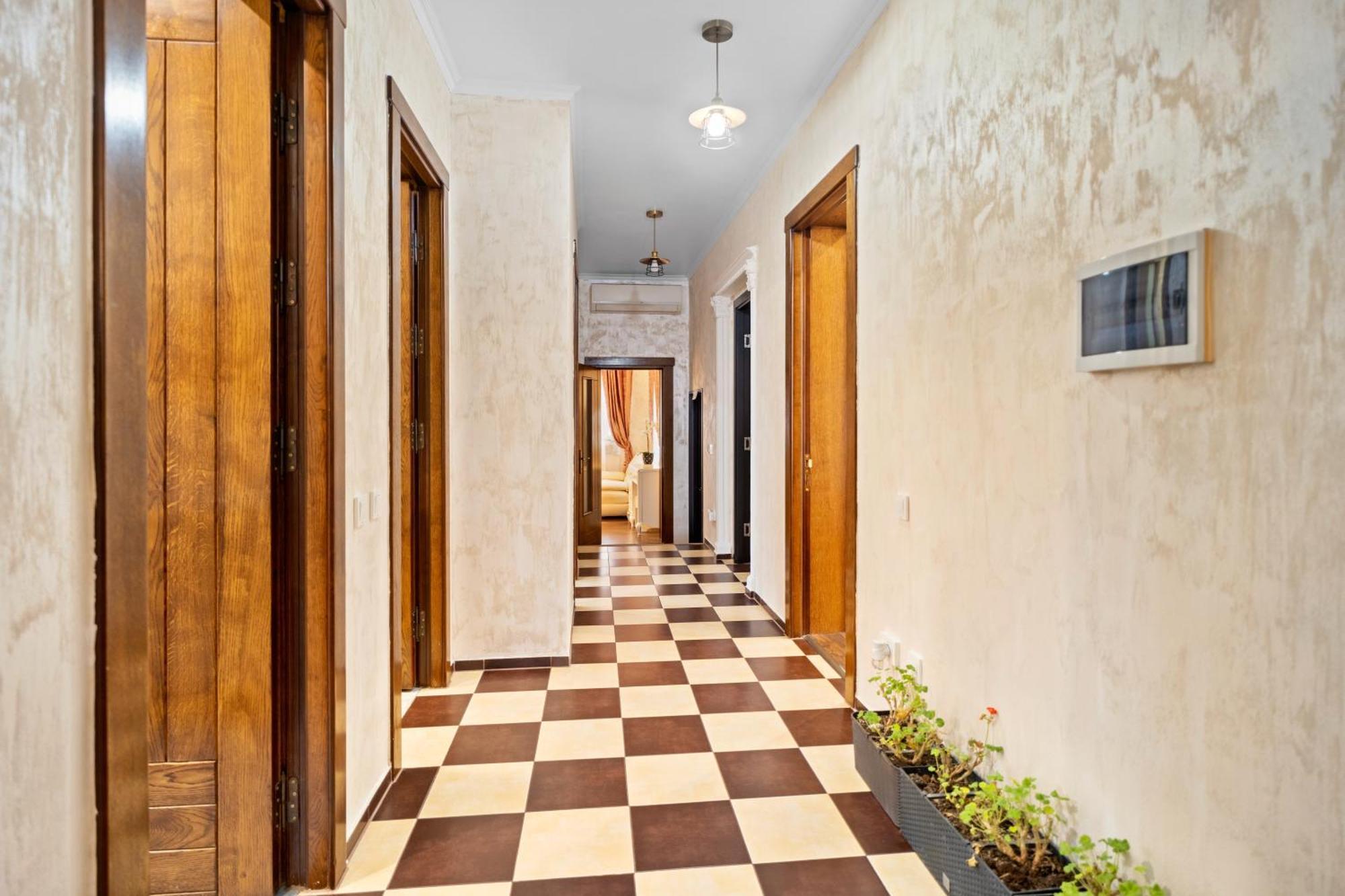Luxurious Villa With Lush Garden And Huge Terrace Near Herastrau Park Bucharest Luaran gambar