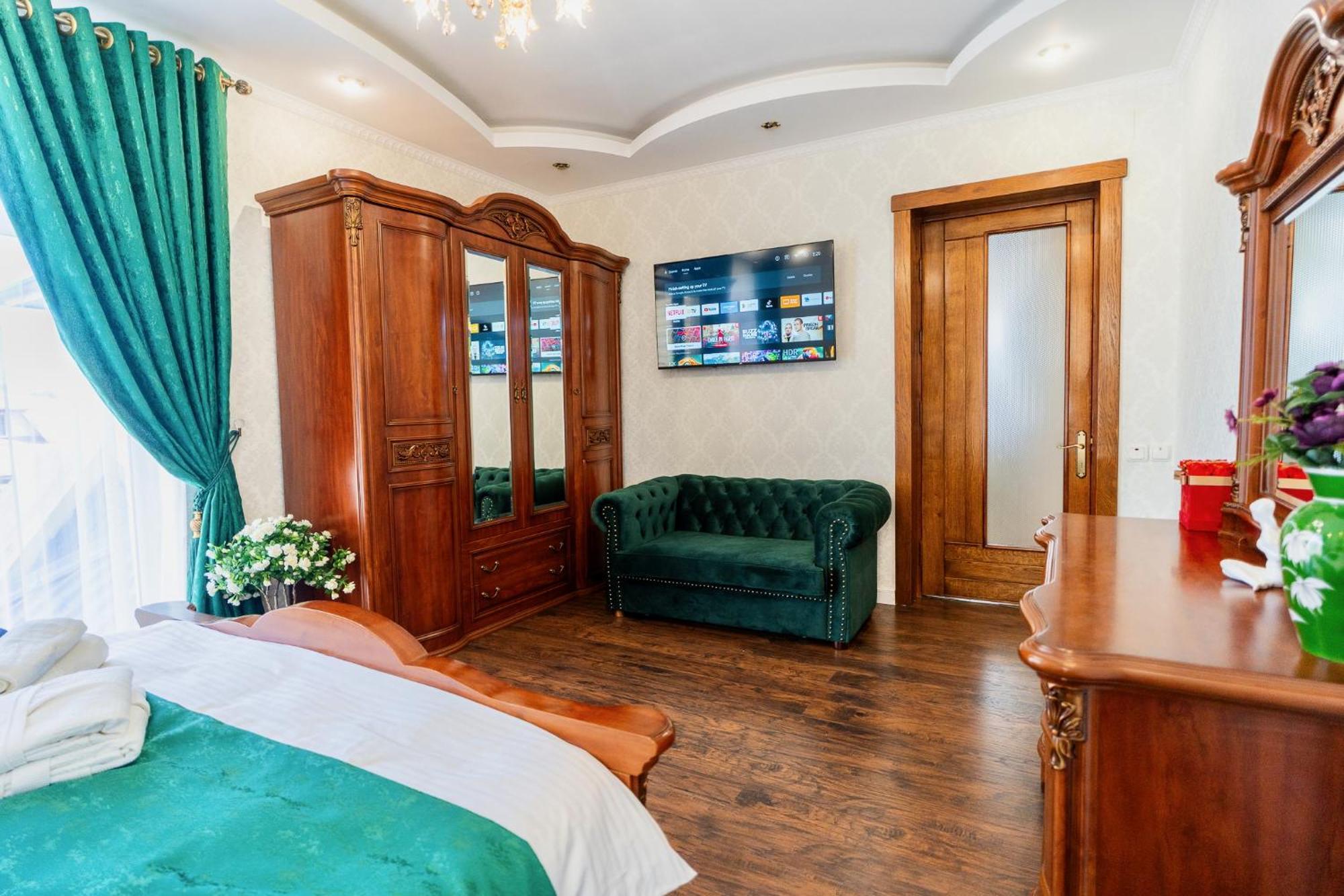 Luxurious Villa With Lush Garden And Huge Terrace Near Herastrau Park Bucharest Luaran gambar