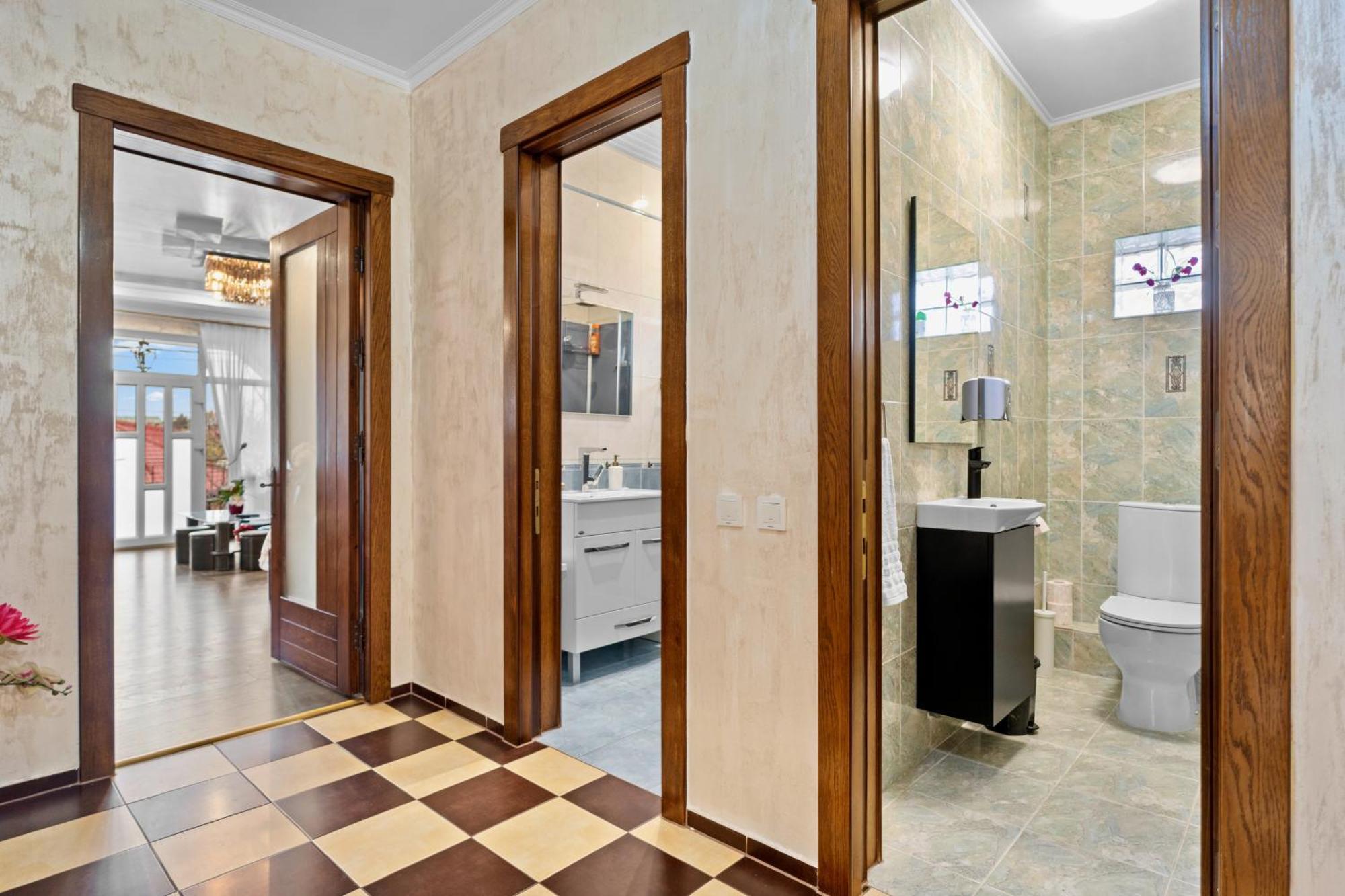 Luxurious Villa With Lush Garden And Huge Terrace Near Herastrau Park Bucharest Luaran gambar