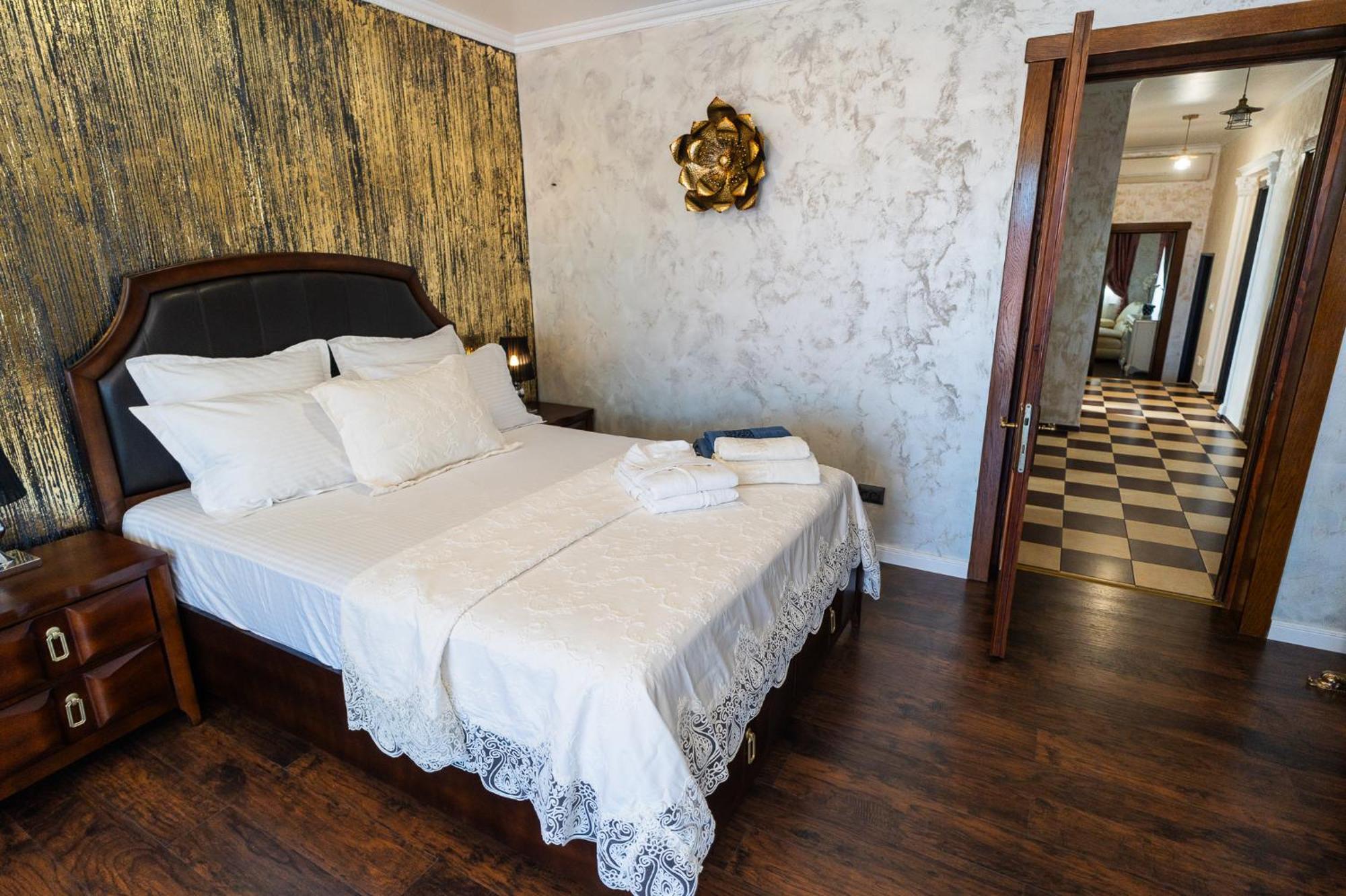 Luxurious Villa With Lush Garden And Huge Terrace Near Herastrau Park Bucharest Luaran gambar