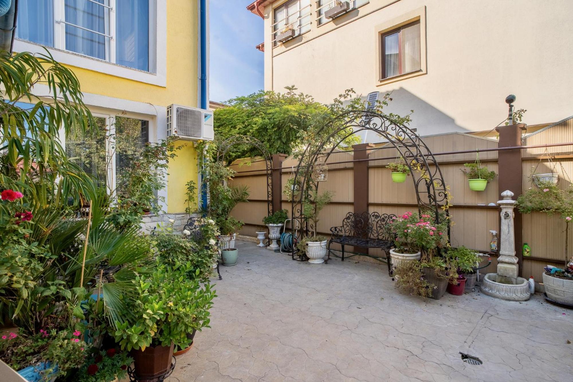 Luxurious Villa With Lush Garden And Huge Terrace Near Herastrau Park Bucharest Luaran gambar